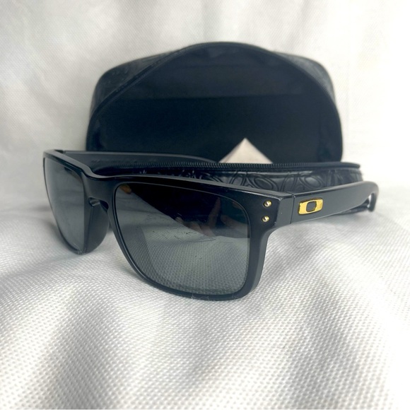 Oakley Holbrook Gold Edition Sunglasses Polished Black Frames Prizm Black Lenses - Picture 1 of 16